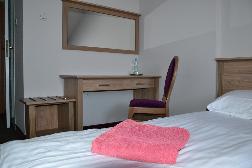 Hotel&Restauracja Zlote Runo Gora Kalwaria Phòng bức ảnh