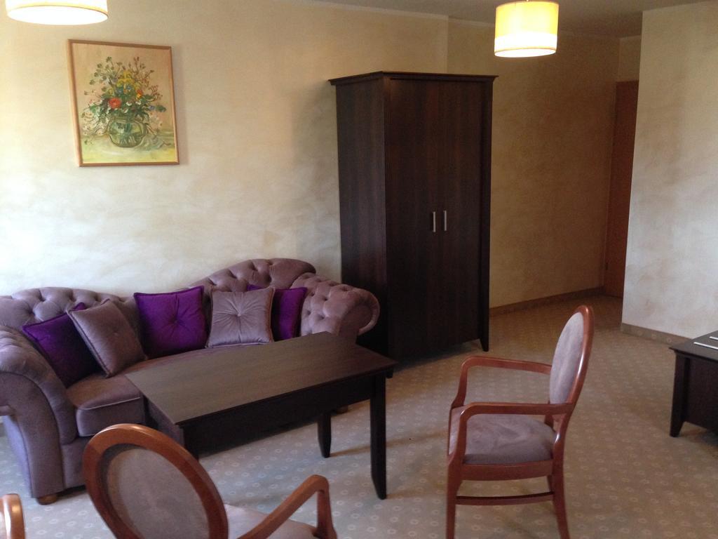 Hotel&Restauracja Zlote Runo Gora Kalwaria Ngoại thất bức ảnh