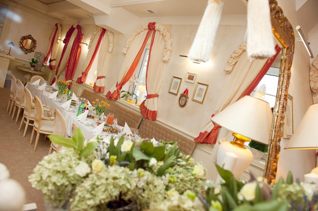 Hotel&Restauracja Zlote Runo Gora Kalwaria Ngoại thất bức ảnh