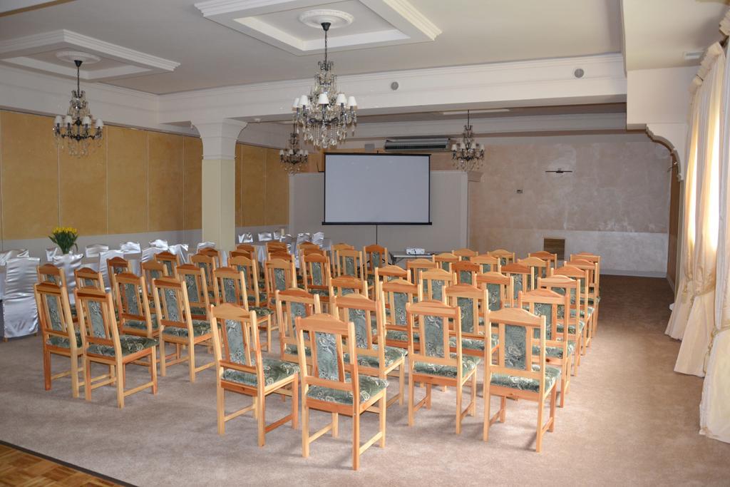 Hotel&Restauracja Zlote Runo Gora Kalwaria Ngoại thất bức ảnh