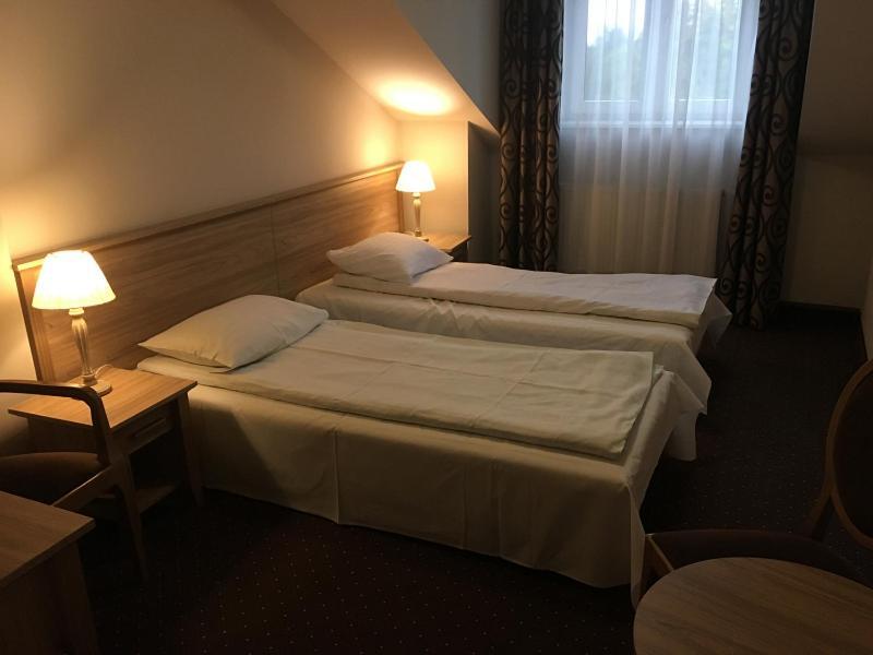 Hotel&Restauracja Zlote Runo Gora Kalwaria Ngoại thất bức ảnh